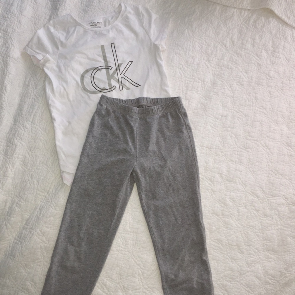 T-shirt and leggings